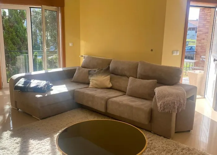 Photo de Villa Welcoming House With Terrace And Garden In Barra De Mira à Areao