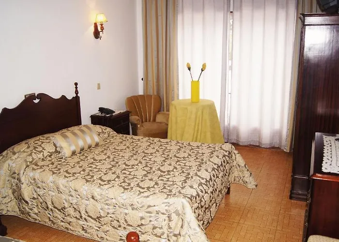 Rainha Santa Guest House Monte Real photo